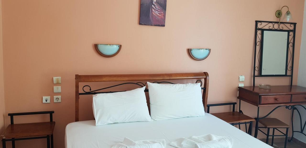 Diogenis Parga Studios الغرفة الصورة